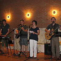 mit Verstärkung aus Hall