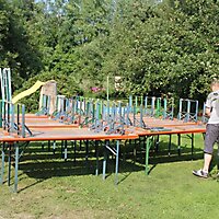gleich stehen die Bänke