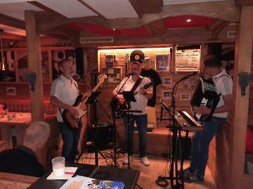 Auftritt im Starchenthof2