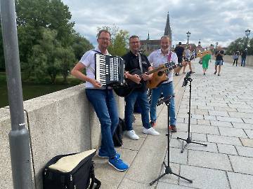 Auftritt auf der steinernen Brücke